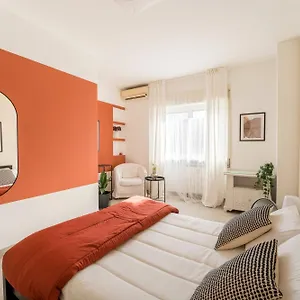 Maison Lumiere, Design 5 Min From Tiburtina Station , Roma Italia